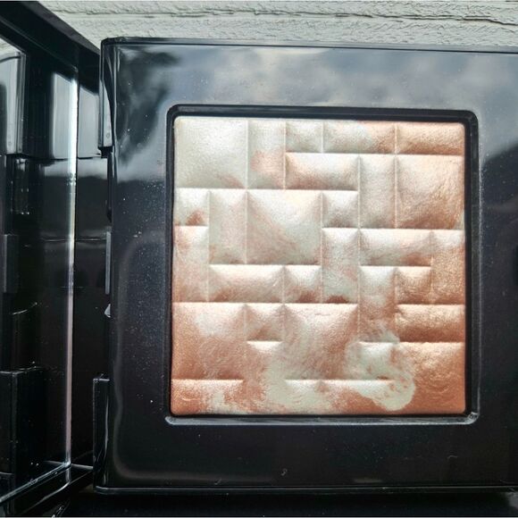 Bobbi Brown Highlighting powder in pink glow NEW msrp $56 - Picture 9 of 16